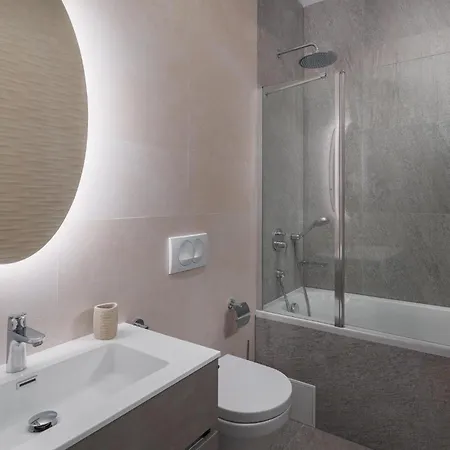Beautiful In With Jacuzzi Vikendica *