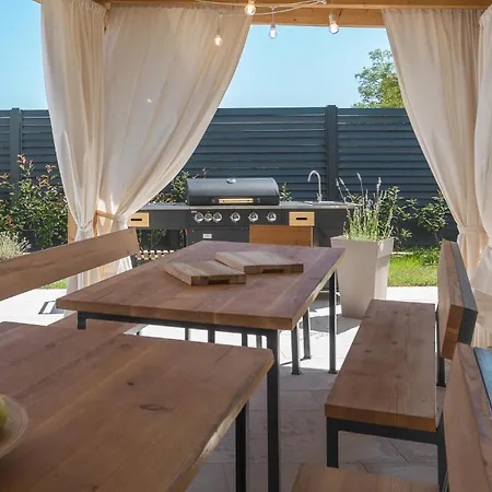 Beautiful In With Jacuzzi Vikendica Medulin